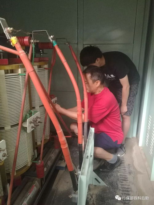 服務中心電力所對科研三號樓電壓進行調試