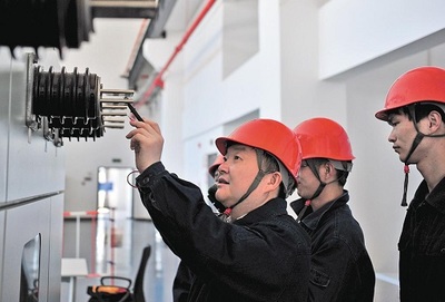 逐夢(mèng)而行攀高峰 --記中國電科院院士王偉勝、鄭玉平、陸佳政